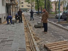 Изграждат нови тротоари в зоната на ул. "Тракийски юнак"