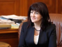 Караянчева: Една коалиция като стадо скакалци опосква всичко. Няма мярка, няма срам
