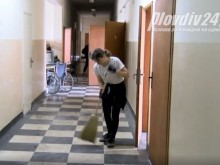 Почистването на бившата Белодробна болница на финалната права