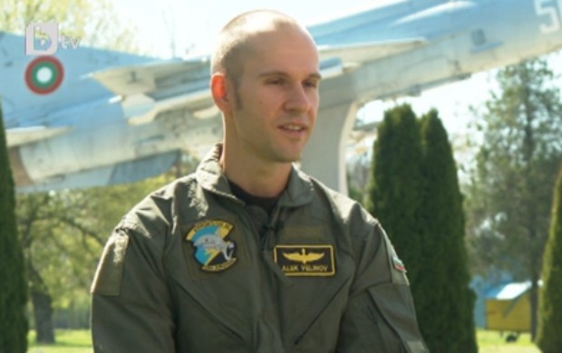 Ексклузивна среща с първия български пилот приключил първоначалното си обучение