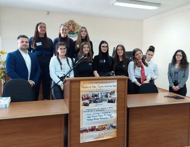 Съдебната палата на площад Тракия“ във Варна посрещна десетокласници от
