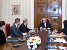 Държавният глава призова да бъде намерено решение на проблемите в пътния сектор
