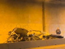 Шофьор оцеля по чудо, след като размаза автомобила си в тунела на "Люлин"