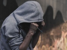 Майка на наркоман: Ад! Може да ни убие, полицията се гаври! Какъв беше, а какъв стана!