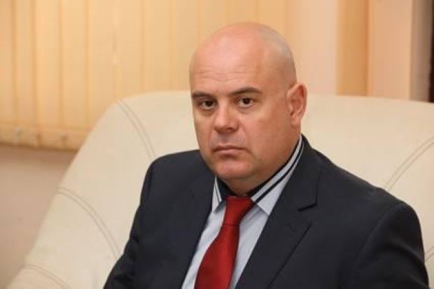 Иван Гешев е силно некомпетентен“, смята директорът на Антикорупционния фонд