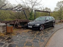 Шофьор предизвика страшен инцидент в Хисаря, по чудо няма пострадали