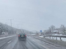 Шофьорите, на които им предстои пътуване през планинските проходи, трябва да карат внимателно!