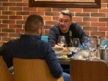 Сигнал: Брутално грозни сцени в оборотно заведение в Пловдив, "патрон" деребейства, полицаите с подвити опашки