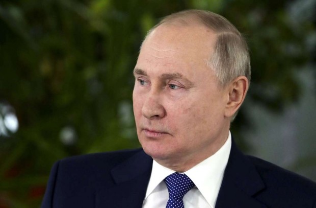 Петата колона на Путин в правителството спира военната помощ за