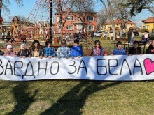 Футболен турнир събира средства за малката Бела, която има сериозен здравословен проблем