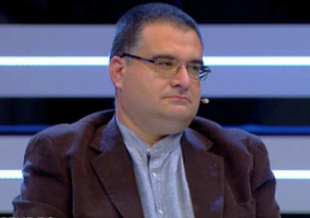 Историк: Колективният Запад натиска България да свали ветото за еврочленството на РСМ