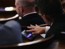 Депутатите няма да си съкращават великденската ваканция