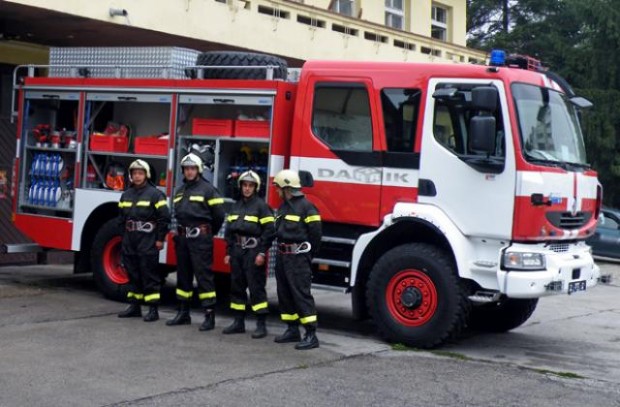 29 противопожарни автомобила с около 70 служители ще бъдат разположени пред