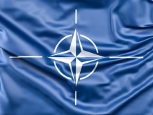 Защо председателят на Военния комитет на НАТО Роб Бауер пристигна в България?