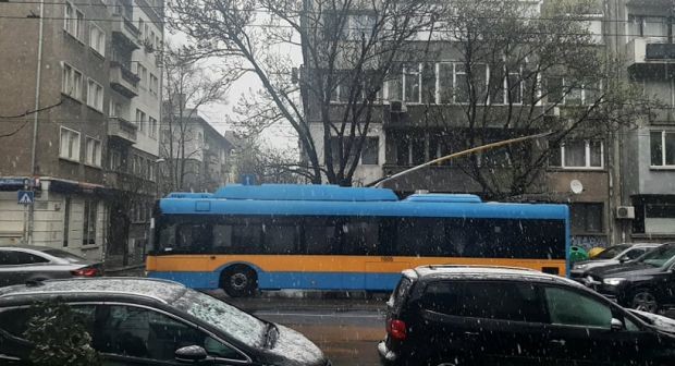 В столицата отново заваля сняг предава репортер на По данни