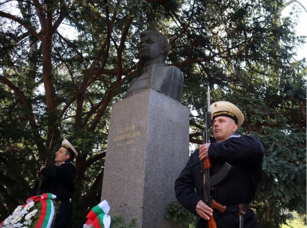 146 години от Априлското въстание бяха отбелязани пред паметника на