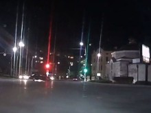 Наглецът на месеца! "Мерцедес" с невиждана маневра вътре в кръстовище