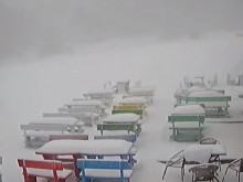 Яйца ли ще боядисваме, или ще караме ски? Обилен сняг на 25 км от Пловдив