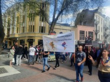 Стотици пловдивчани отбелязаха с мирно шествие 107 години от масовото изтребление на арменци