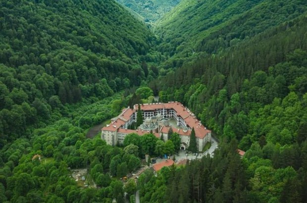 Рилският манастир няма да бъде затворен днес и утре каквато