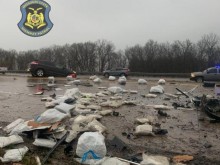 Пикап катастрофира и разпръсна 230 килограма марихуана