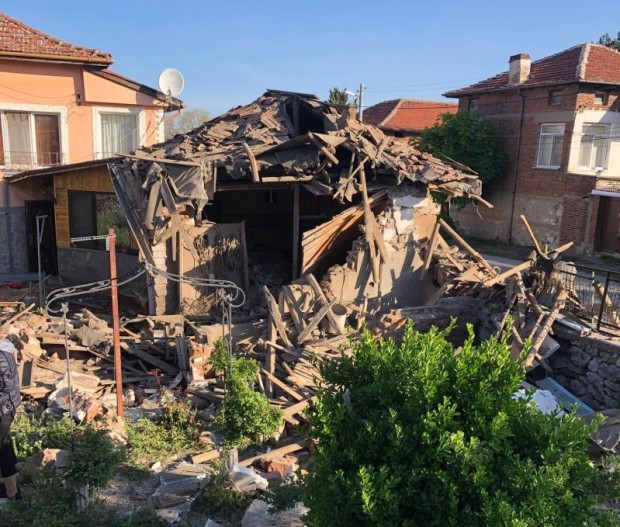 Силен взрив разруши къща в пловдиското село Брестовица Вероятната причина