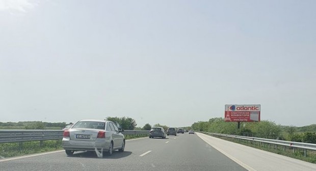 Снимка от АМ "Тракия": Защо повечето коли са в лявата лента?