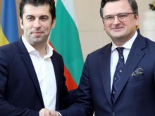 Кулеба благодари на Петков за кампанията за събиране на средства за Украйна