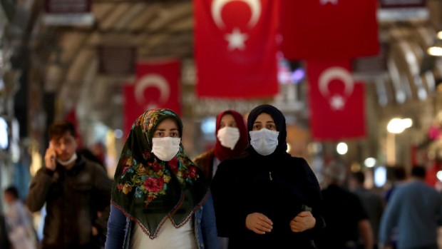 Две години след началото на пандемията в Турция която отне