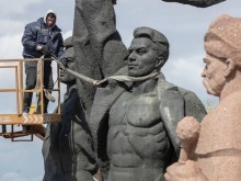 Мащабно демонтиране на паметници, свързани със Съветския съюз в Украйна