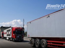 Невиждана колона от камиони мина по най-натоварения булевард в Пловдив