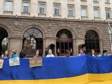Шествие за военна помощ и солидарност с Украйна се провежда в София