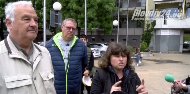 Жители на Кючук Париж излязоха на протест пред районното кметство