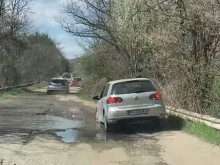 Пригответе се за усещане тип "рали Дакар", ако ще минавате по този път