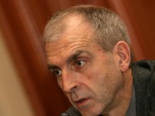 Проф. Дичев: Президентът взе да се държи като лелка на опашка