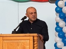 Томислав Дончев: Хубавец, малка булка и всеки ден нова интрига! Политиката стана сериал!