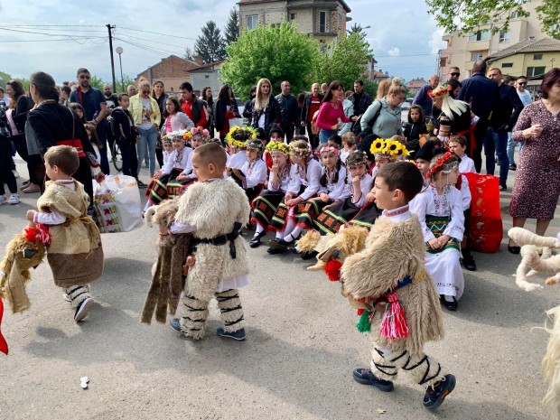Уникален празник посветен на българските традиции и обичаи се проведе