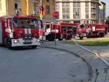 Било е страшно! Гъст дим се стеле над града, 4 пожарни се борят с огъня