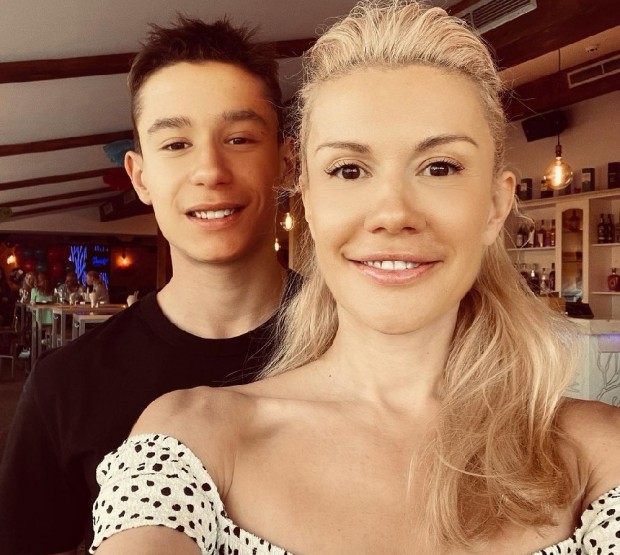 Тв любимката Мария Игнатова показа порасналия си син от ресторантьора Петко Димитров