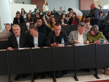 Николай Дойнов с разказ пред студенти за отразяването на войната