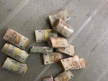 Турчин опита да пренесе 234 950 евро през границата