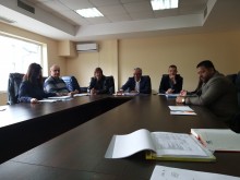 Нови машини за "Чистота" и "Градини и паркове" съвсем не означава, че метлите отиват в историята