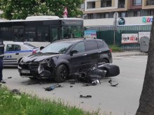 Сблъсък между джип и мотопед! Читател: Човек лежеше на пътя!