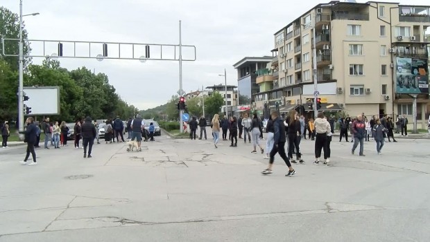 Протестиращи блокираха кръстовището на бул Александър Стамболийски с Коматевско шосе