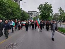 На митинг във Варна стотици скандираха: Оставка! Киро, вън! Неутралитет!