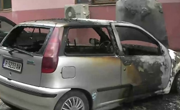 TD Взривиха кола пред жилищен блок в Русе Няма пострадали хора