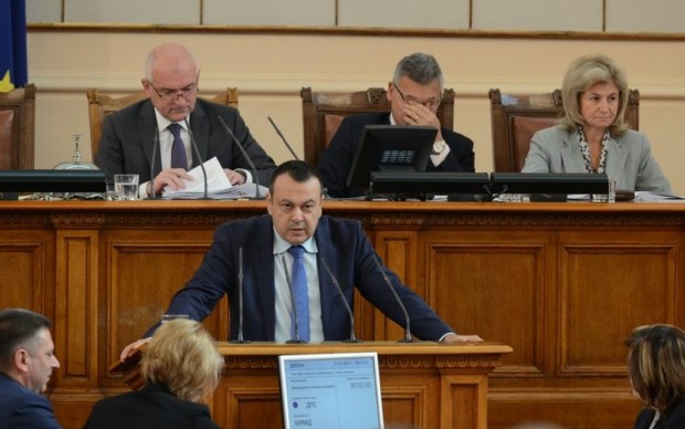 Премиерът Кирил Петков и министрите на финансите Асен Василев