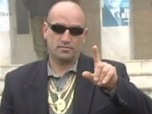 Скандалният Ценко Чоков отива на съд, "сключвал" договори с починали лица