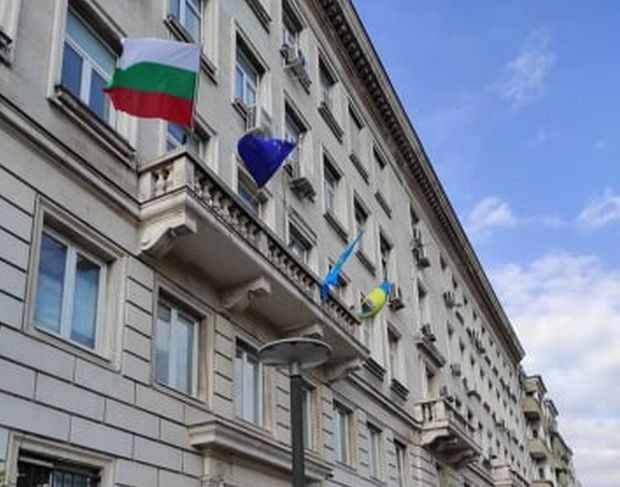 Възраждане София свали знамето на Украйна от сградата на Столичната община