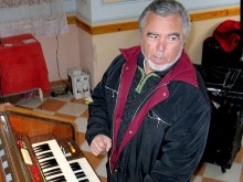 Тежки проблеми за легендарен фолкпевец